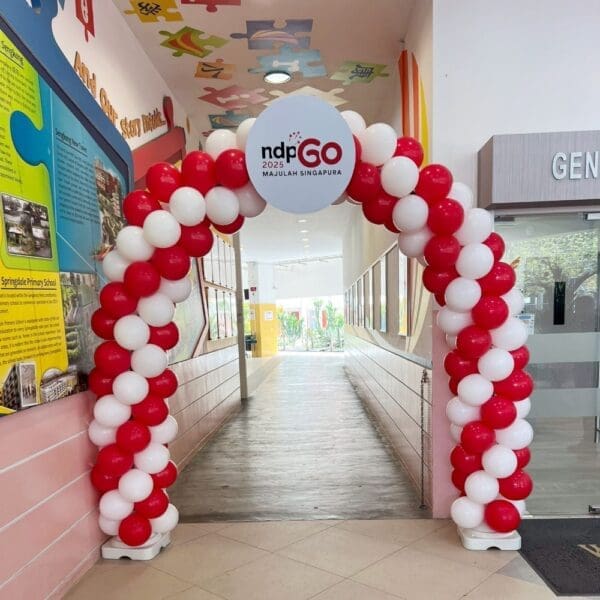 National Day Standard Balloon Arch Spiral Design with Signage Board - Image 2